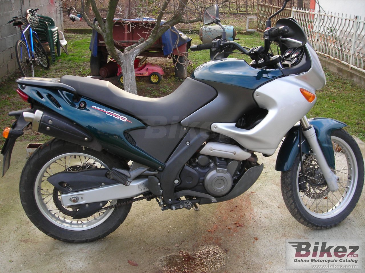 Big nymous user. pegaso 650 i.e. picture and wallpaper from Bikez.com
